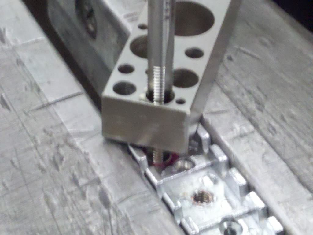 locking - Repairing a Bendmaster locking nut with Helicoils Tap