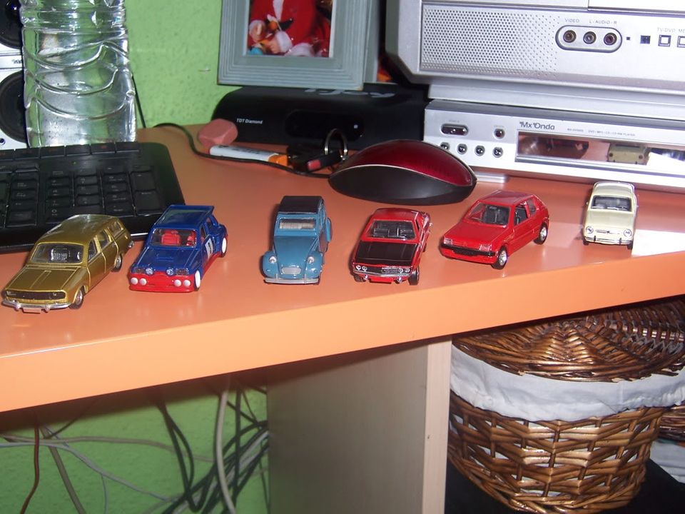 Vendo coches escala 1:43 100_4703