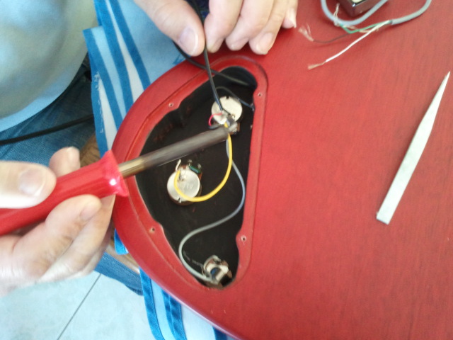 Tutorial d'un amateur : Montage d'un Gibson P94 2012-01-11143239