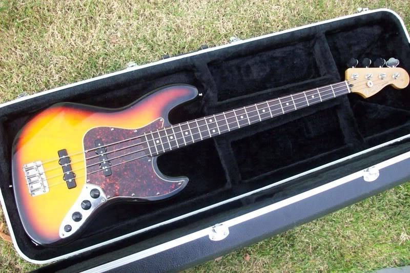 Fender Deluxe Active Jazz Bass - R$ 2500,00 100_4499