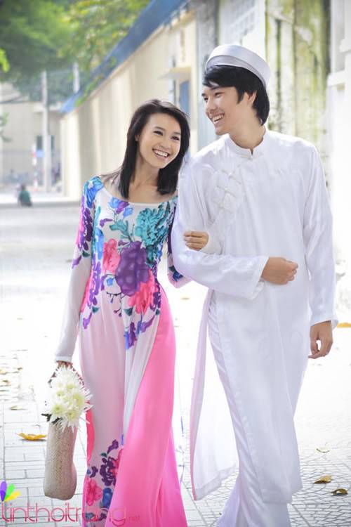 Lan Ngọc - Nguyệt Ánh thướt tha áo dài xuân trên phố  Phong-cach_lan-ngoc---nguyet-anh-thuot-tha-ao-dai-xuan-tren-pho-cung-pham-viet-anh_11