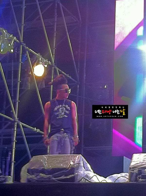 [Pics] Taeyang y G-Dragon en el Caribbean Bay Summer Festival Gdragon-taeyang-caribbean-bay-summer-festival-120714_007