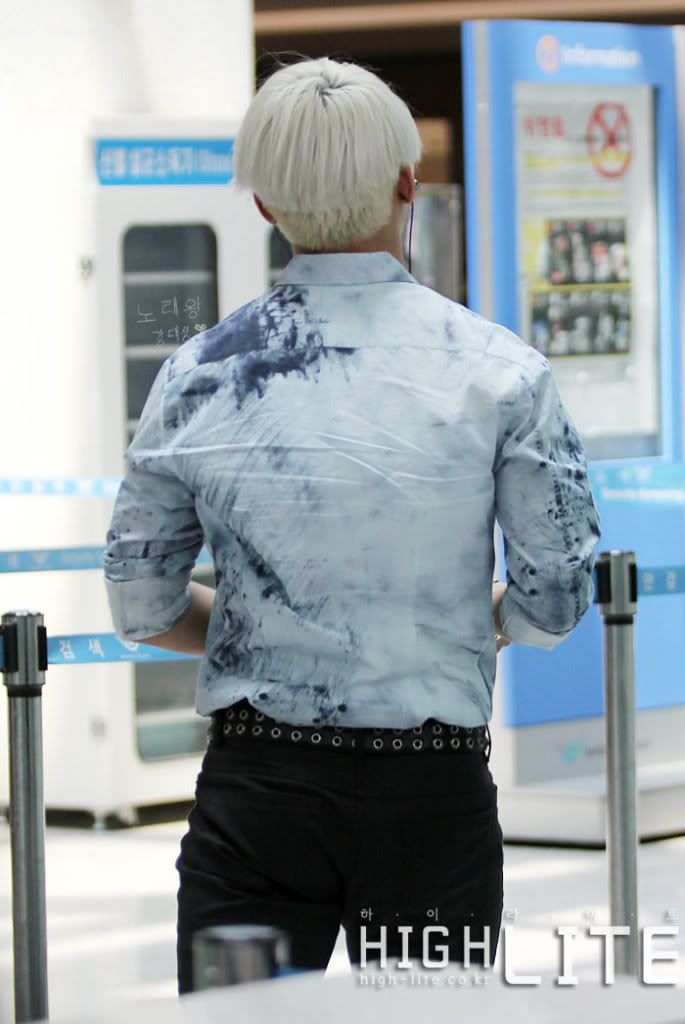 [Pics] BB en el aeropuerto de Incheon yendo a Japón (16-05-12) 12-4