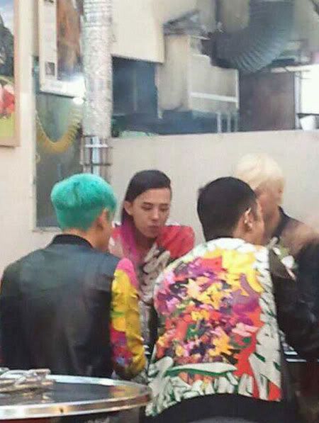 [Pic] Miembros de Big Bang vistos comiendo juntos. 448864612