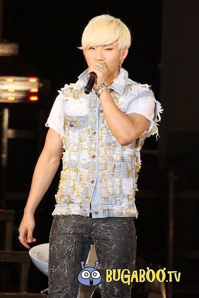 fotos - [Pics] Más Fotos de Big Bang en el Yamaha Concert en Tailandia BIGBANGYamahaThailandConcertbigbangupdates-30