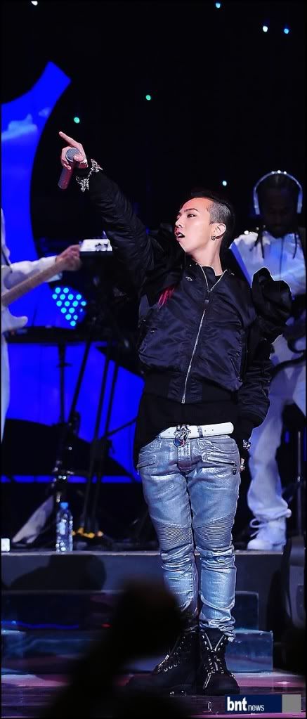 [Pics/Vid] Fotos de Prensa + Show de BB en "You & I"  BigbangSBSyouandi_012