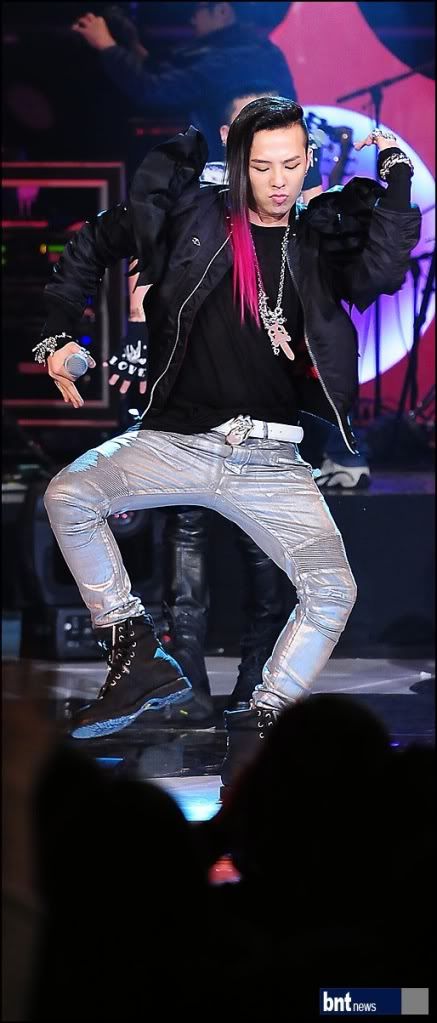 [Pics/Vid] Fotos de Prensa + Show de BB en "You & I"  BigbangSBSyouandi_023