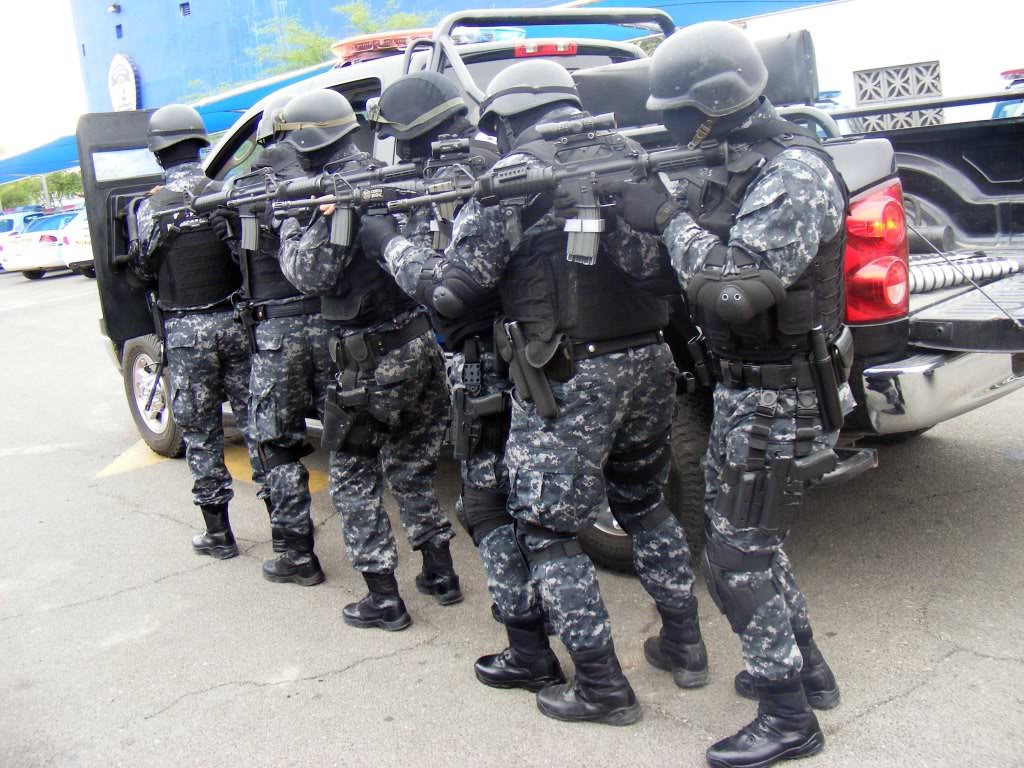POLICIA - Fotos de la SWAT Policia Municipal de Mexicali 2011 218361_1573827200592_1682931730_1068494_5102422_o