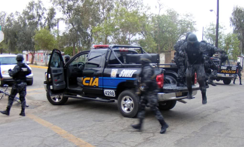POLICIA - Fotos de la SWAT Policia Municipal de Mexicali 2011 220578_1573830880684_1682931730_1068501_1020354_o