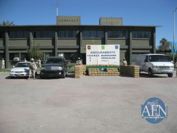 mexicali - Mas marihuana, autos y arma caen en Mexicali 10/Marzo/2011 Aseguranmasdetoneladaymediadroga2