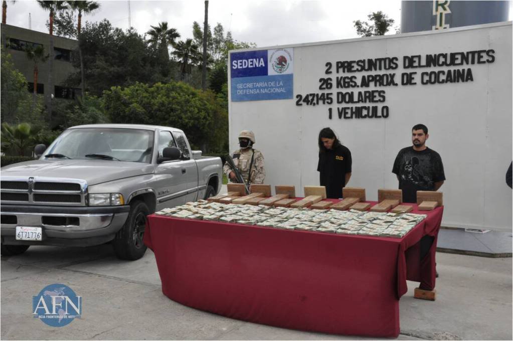 Decomisan 247 mil dolares y 26 kilos de coca en Tijuana 24/Febrero/2011 Decomisadrogajerecitodetinidos2