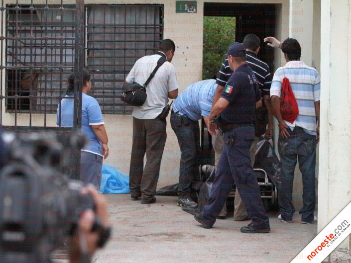 Ultiman a vecino de la Lázaro Cárdenas, Culiacan Sinaloa 21/Junio/2011 Imagena