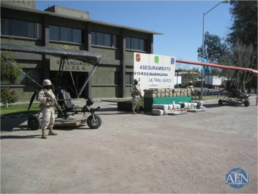 mexicali - Ultraligeros y marihuana asegura SEDENA en Mexicali 12/Marzo/2011 Incautaejercitodrogaydosaeronaves