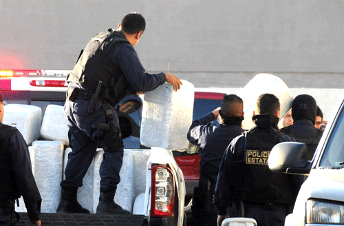 PEP decomisa 10 toneladas de marihuana en de el Burro Prieto en Mexicali, 17/Febrero/2011 Pep-12