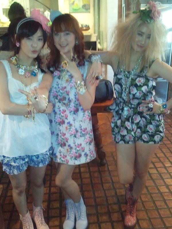 Wonder Photos (photoshoots, fantaken..) 20110402_wondergirls_papermag_2