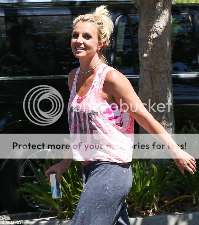  Britney en el estudio de baile y almuerzo con David y los niños Article-2386968-1B350B77000005DC-452_634x717