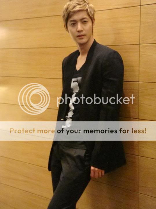 [HJL] Media Exclusive Interview Photoshoot Warner Music Malaysia 295823_275074615852115_231614143531496_1198782_6008849_n