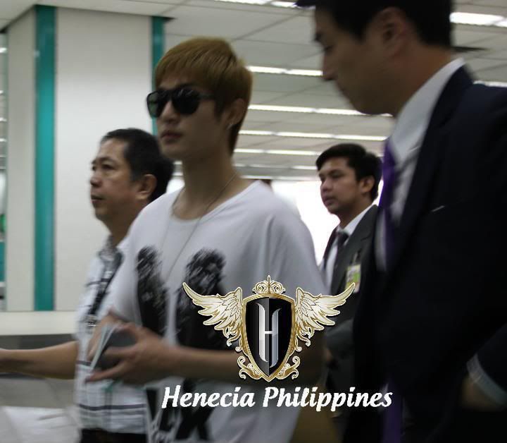 [HJL] Llegando a Filipinas 297289_273323279360582_231614143531496_1190517_1213986_n