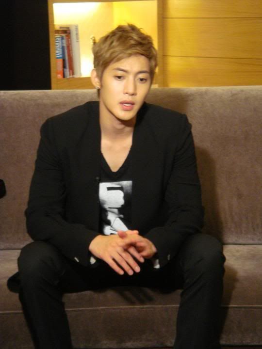 [HJL] Warner Music Malasia 314391_187941814609137_130589590344360_441423_4633924_n