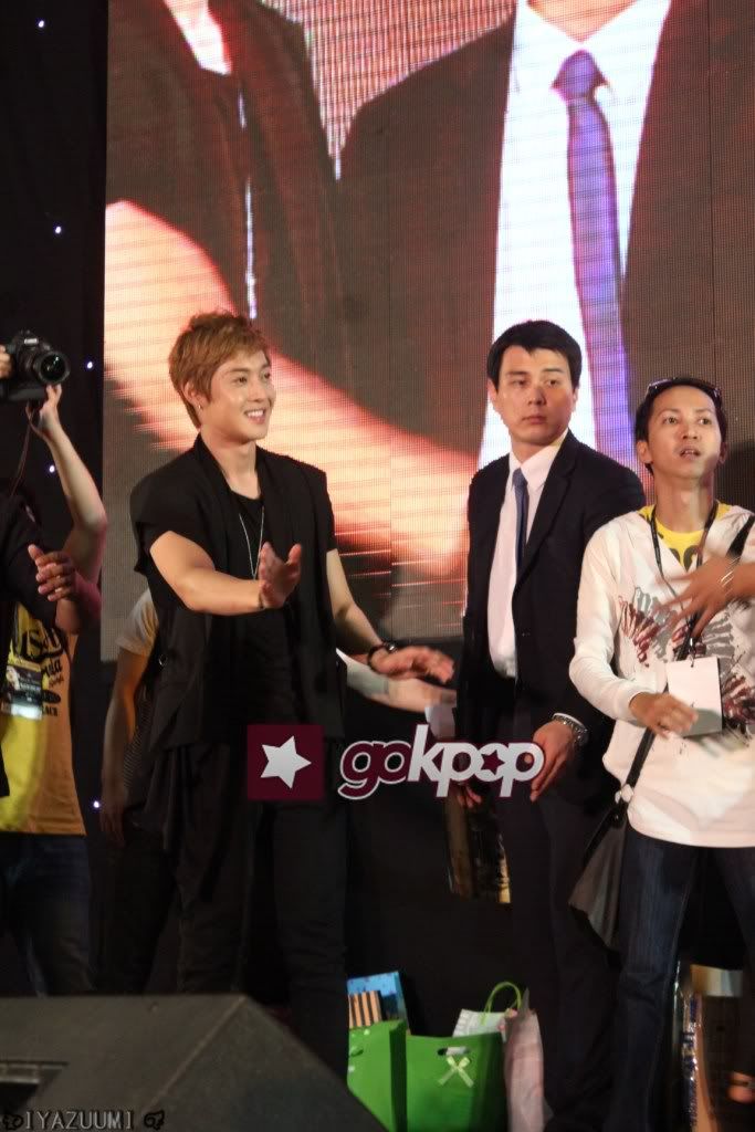 [HJL] Hyun Joong en Manila – Hi-5 & TFS Visit [25/26.08.11] D24a625611512c6bbba16797