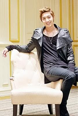 [trans] Entrevista - 'Kim Hyun Joong' su verdadero yo - lindo, divertido, alegre y sexy (Periódico Tailandia) Khjdailynews