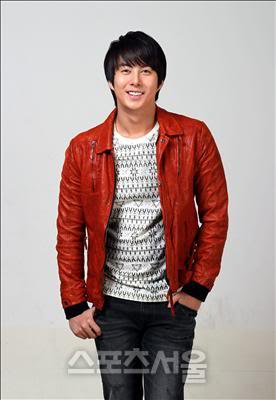 [news] SS501 Kim Hyung Jun, "Ser actor de música une el canto y la actuación" Sportsseoul2