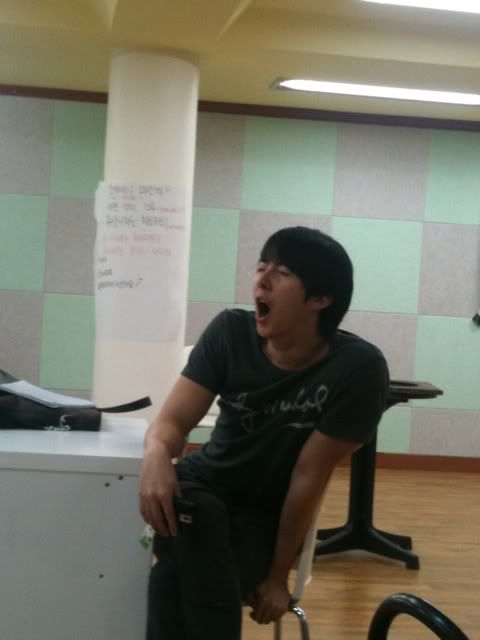 [trans+fotos] HyungJun en Twitter (11.10.10) X2_2fba8e5