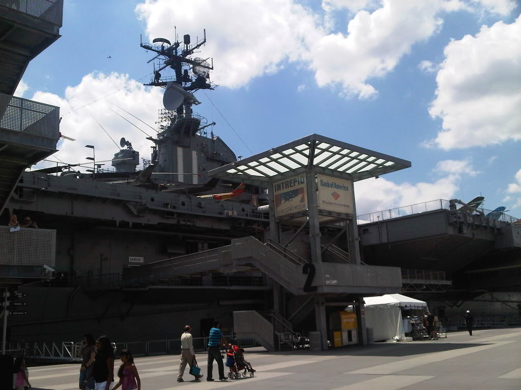 USS Intrepid CV 11 (Port de New York) IMG00048-20110629-1401