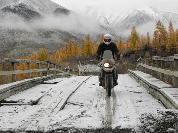 RUTAS EN MOTO AnicybridgeontheRoadofBones