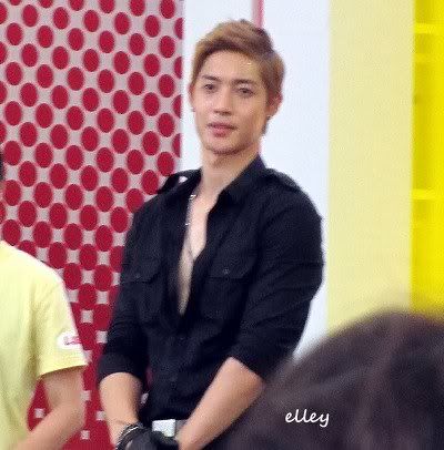 [HJL] ODAIBA Fan Sign - Japan [29.07.2011] (2) 216924_258530914173152_231614143531496_1120540_1943884_n