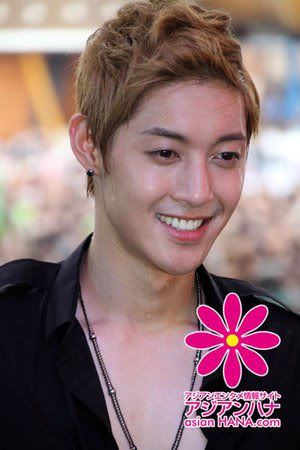 [HJL] ODAIBA Fan Sign - Japan [29.07.2011] (2) 285004_259148147444762_231614143531496_1124114_4395901_n