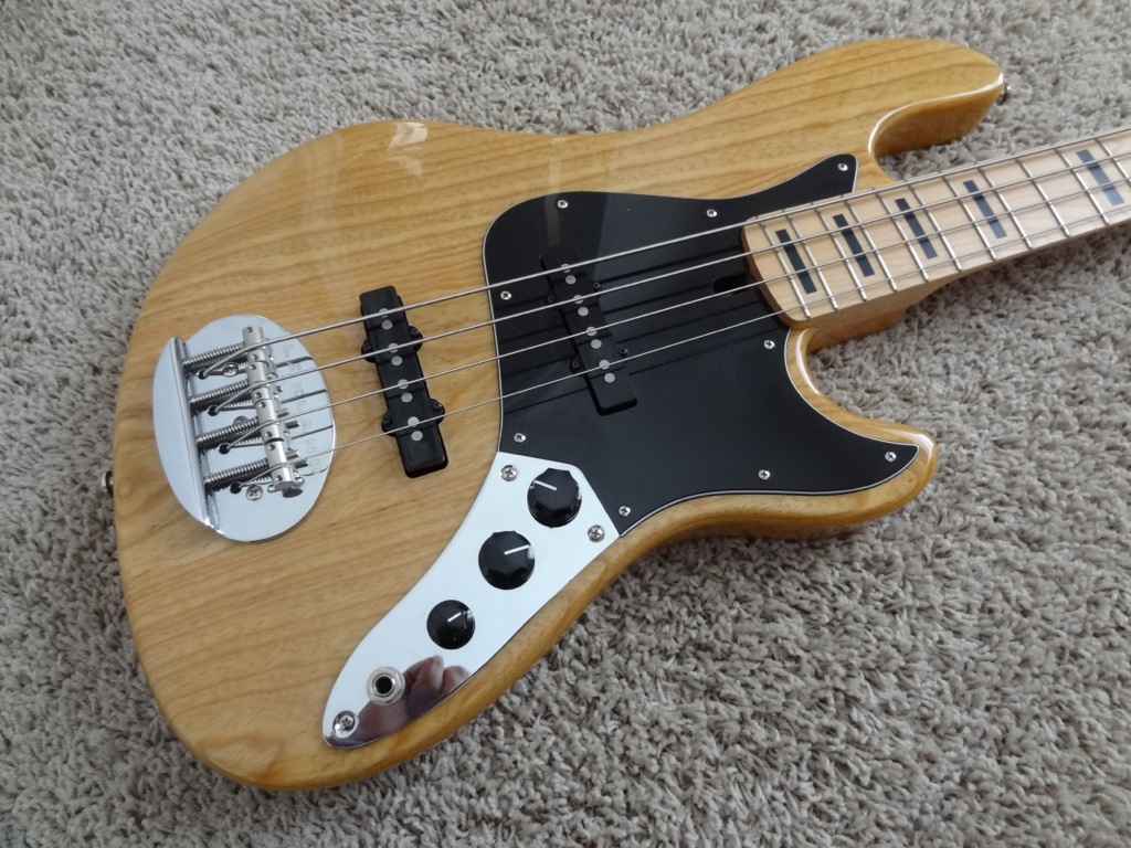 VENDIDO Lakland Skyline Darryl Jones 4 cordas (DJ4) Natural/Maple/Blocos B8cec2eb