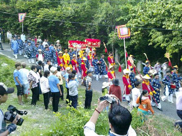 Hỳnh tổng hợp zía pà CHâu Ốc 2011 13062930831976661917_574_574