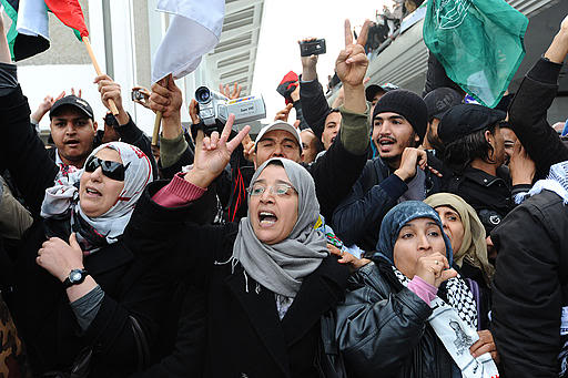  بالصـــــــور /// وصول رئيس الوزراء إسماعيـــل هنيـة تونس الشقيقة وســط استقبـــال شعبي Sy9d419a