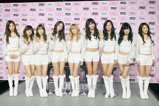 [NEWS]  "Real Live"  revista japonesa, dice que SNSD puede disolverse. 2d56d728ccb4b412fbaed01a275a4cbf1