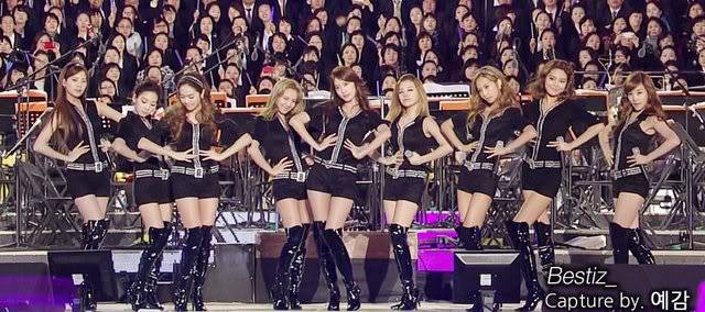 [NEWS] SNSD aparecióen un festival llevado a cabo por la Universidad de Hanyang 4CCbml1