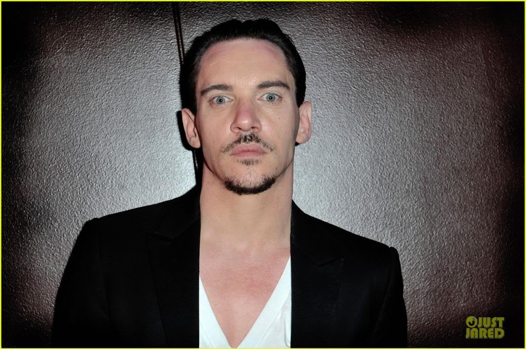 Belle du Seigneur - Page 5 Jonathan-rhys-meyers-belle-du-seigneur-screening-08_zpsef4f8d13