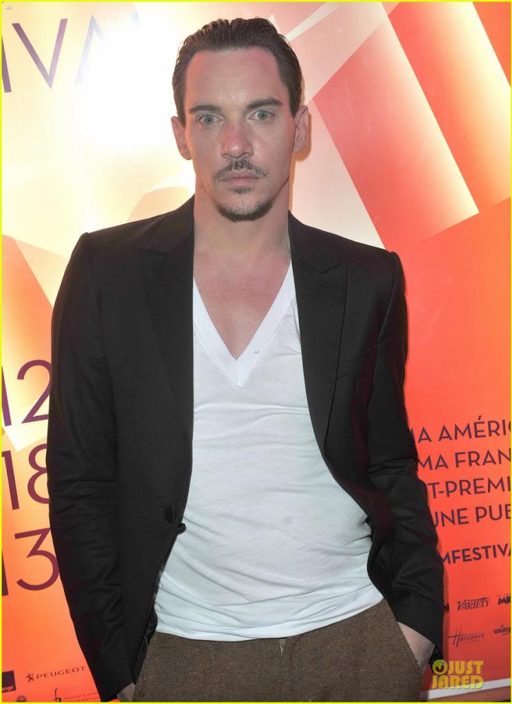 Belle du Seigneur - Page 5 Jonathan-rhys-meyers-belle-du-seigneur-screening-12_zpsd729a850