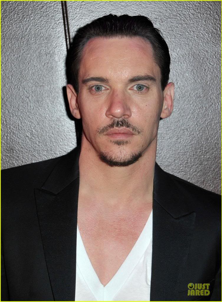 Belle du Seigneur - Page 5 Jonathan-rhys-meyers-belle-du-seigneur-screening-13_zps1119e4a6