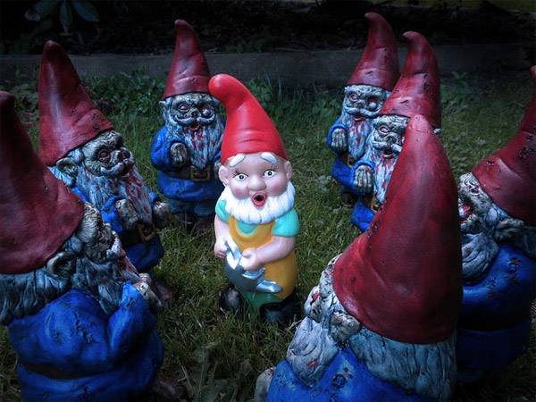 The Walking Dead Walking-dead-lawn-gnomes