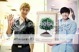 [HJL] Fotos desde The Face Shop Asia Singapur 286517_238935599480895_103802769660846_630852_2561499_o