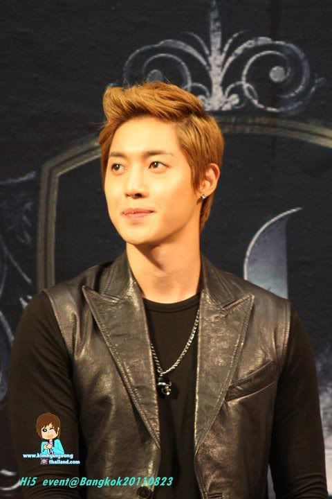 [HJL] High Five Event en Tailandia [23.08.11] (2) 298079_271367539556156_231614143531496_1183224_2163472_n