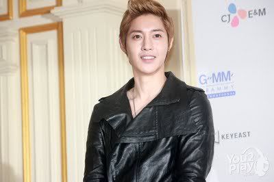 [HJL] Conferencia de prensa en Tailandia [23.08.11] (3)   301718_271635929529317_231614143531496_1184078_7539462_n