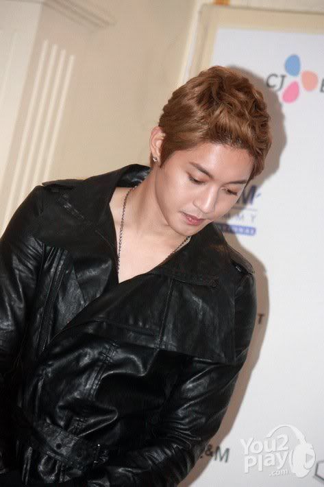 [HJL] Conferencia de prensa en Tailandia [23.08.11] (3)   304528_271635856195991_231614143531496_1184075_7649791_n