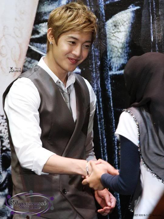 [HJL] BreakDown Hi-FIVE Event en Malasia (2) 316450_270114679681442_231614143531496_1176675_6081290_n