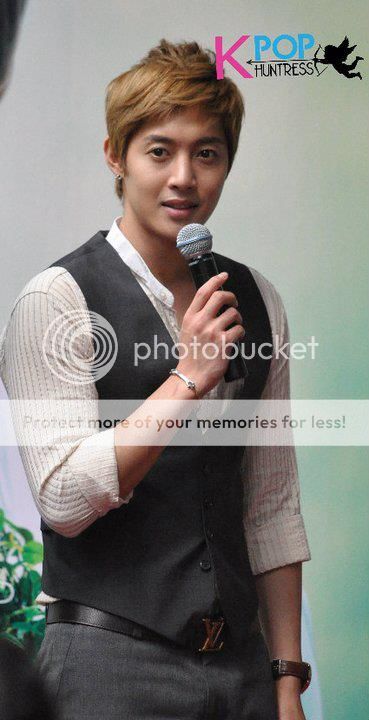 [HJL] Time Square en Malasia (22.8.11) (2) 320294_270708196288757_231614143531496_1180427_1967964_n