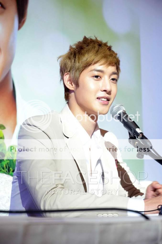 [HJL] Fotos desde The Face Shop Asia Singapur 327856_238927556148366_103802769660846_630727_7313520_o