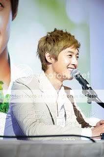 [HJL] Fotos desde The Face Shop Asia Singapur 327856_238927559481699_103802769660846_630728_758305_o