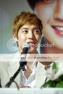 [HJL] Fotos desde The Face Shop Asia Singapur 334460_238948132812975_103802769660846_630973_2264689_o