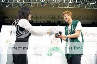 [HJL] Fotos desde The Face Shop Asia Singapur 334567_238945442813244_103802769660846_630936_3996287_o